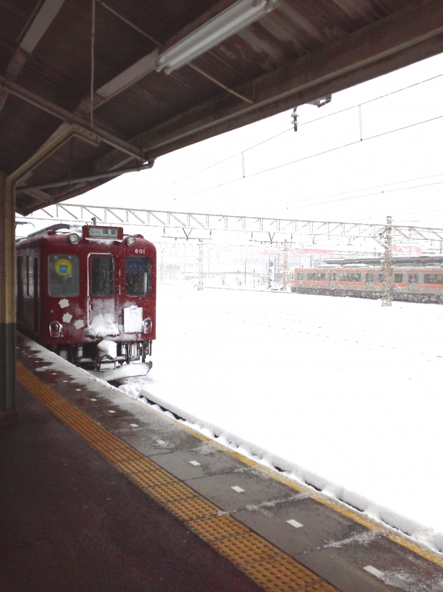 岐阜県内　駅の雪